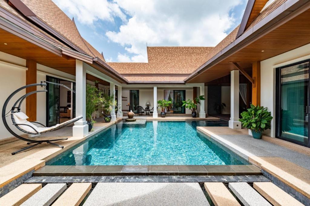 Champagne Villa Luxurious Tropical Pool Villa – Phuket